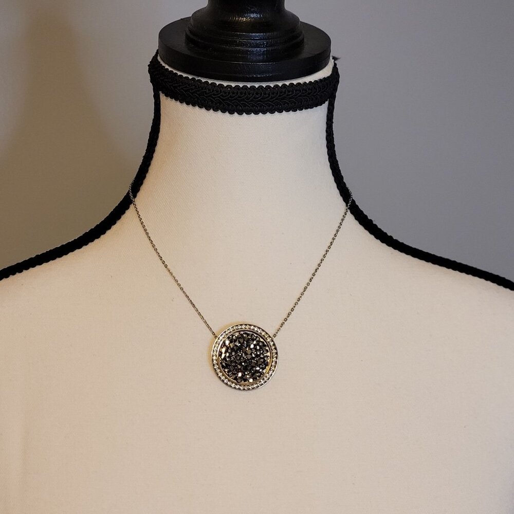 NIB Swarovski Sparkling Crystal Pendant Short Silver Necklace Original Box Gift